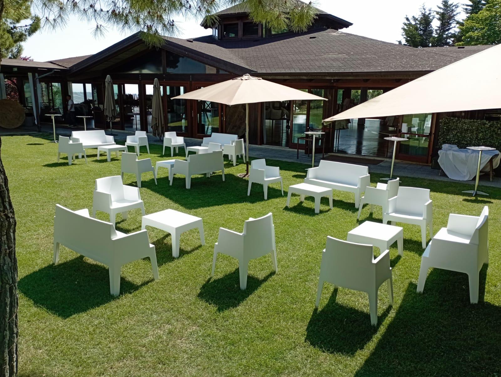 Allestimento per evento in giardino