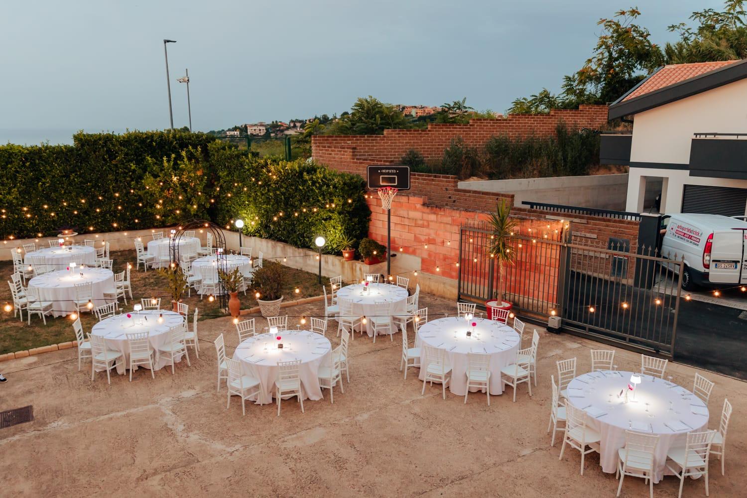 Allestimento per evento in giardino