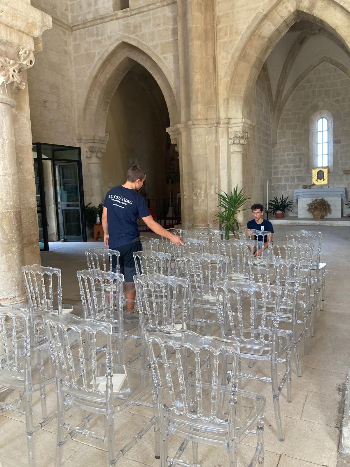 team di le chateau durante l'allestimento