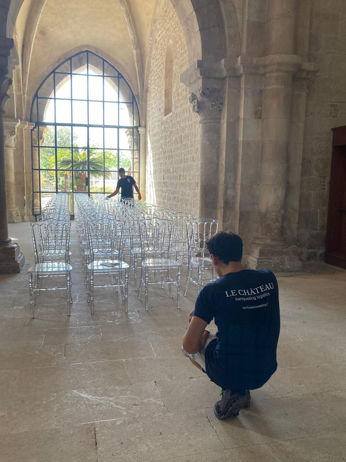 team di le chateau durante l'allestimento