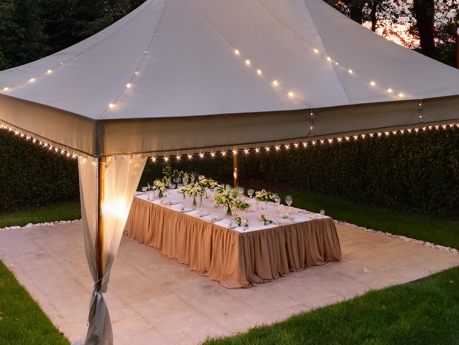 gazebo color porpora