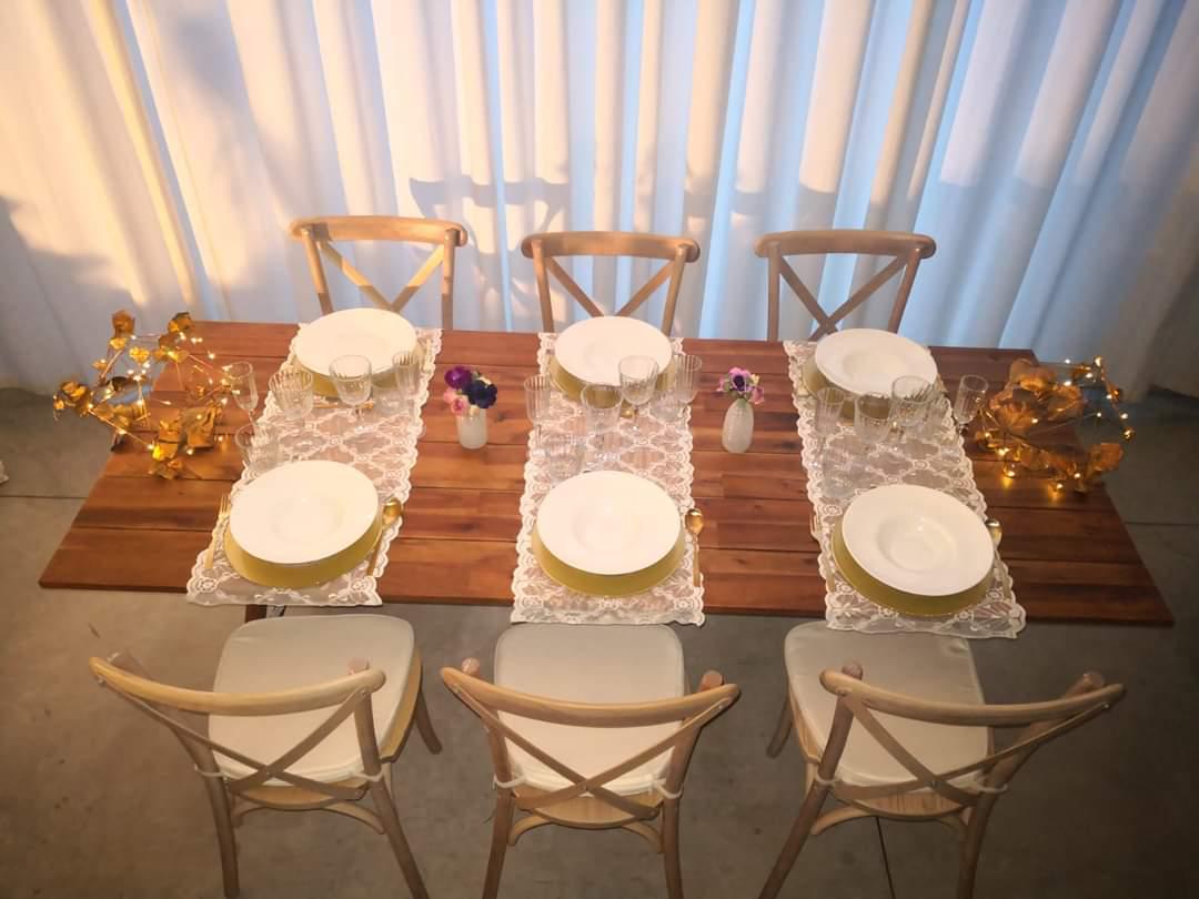 tavolo-in-legno-per-eventi-informali